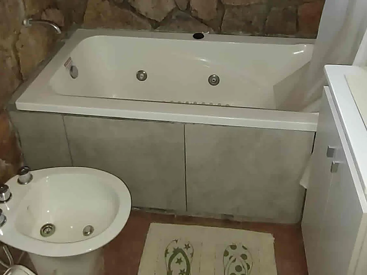 Baño con jacuzzi, Cañada del Sauce, cabañas en Nono