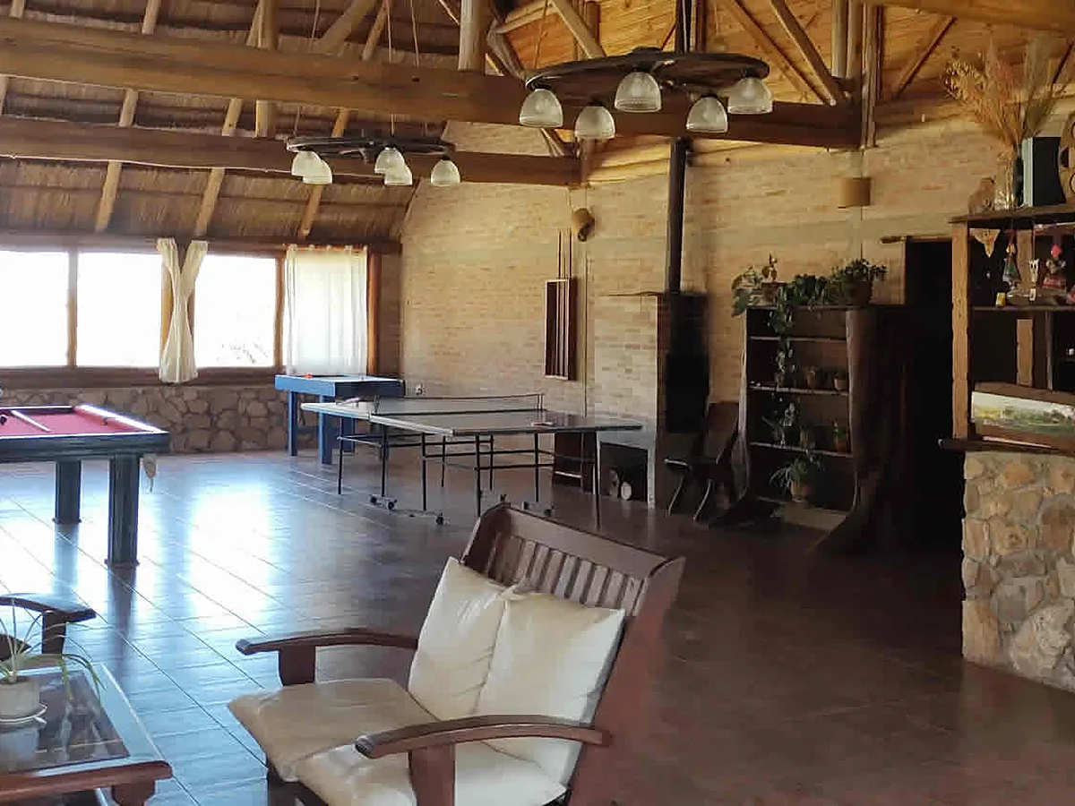 SUM con mesa de pool, ping pong y sillones