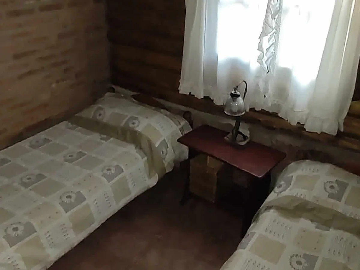 Habitación con dos camas, Cañada del Sauce, cabañas en Nono