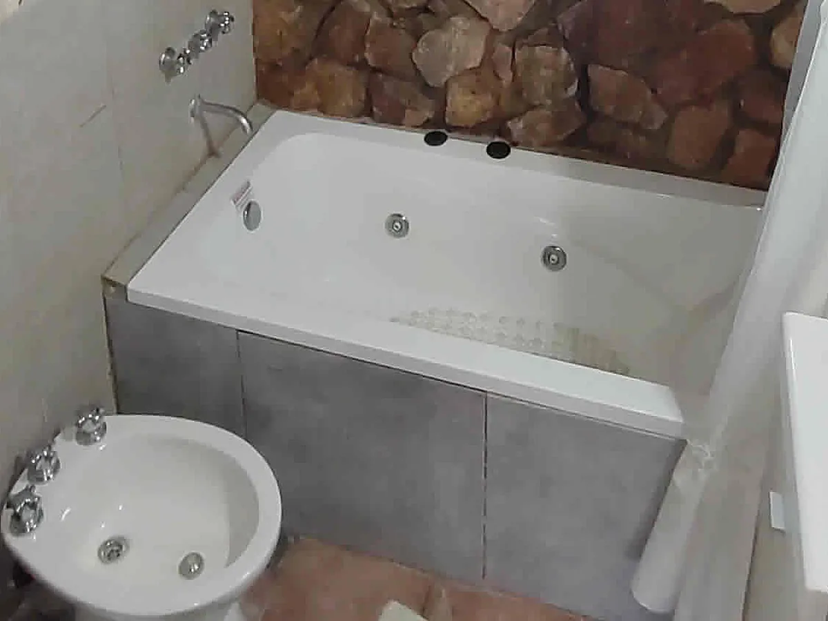 Baño con jacuzzi, Cañada del Sauce, cabañas en Nono
